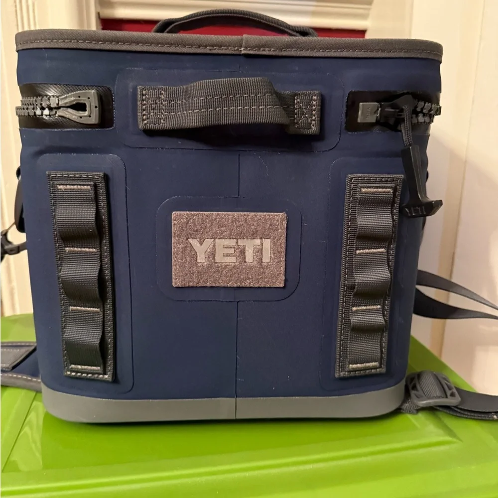 YETI Hopper 8 cooler - Picture 4 of 7